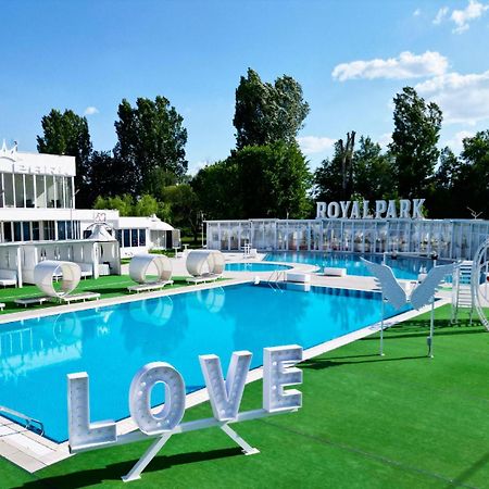Royal Park Complex Otel Bascov Dış mekan fotoğraf