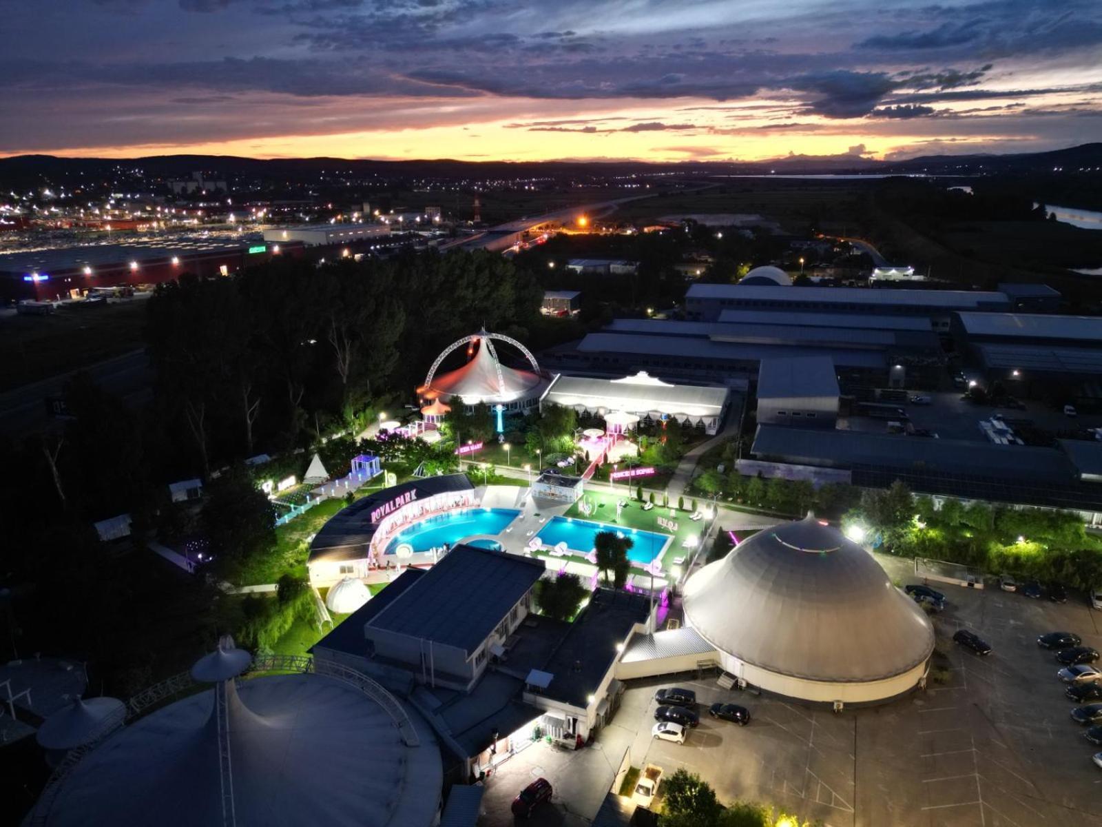 Royal Park Complex Otel Bascov Dış mekan fotoğraf