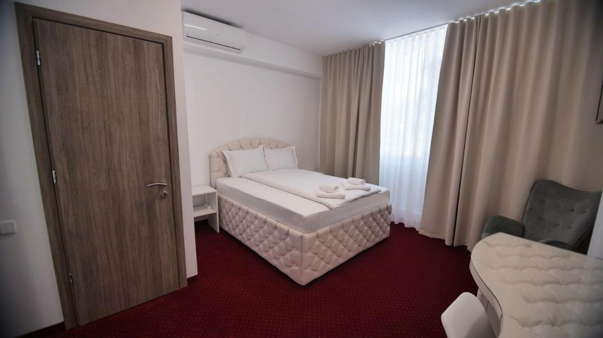 Royal Park Complex Otel Bascov Dış mekan fotoğraf