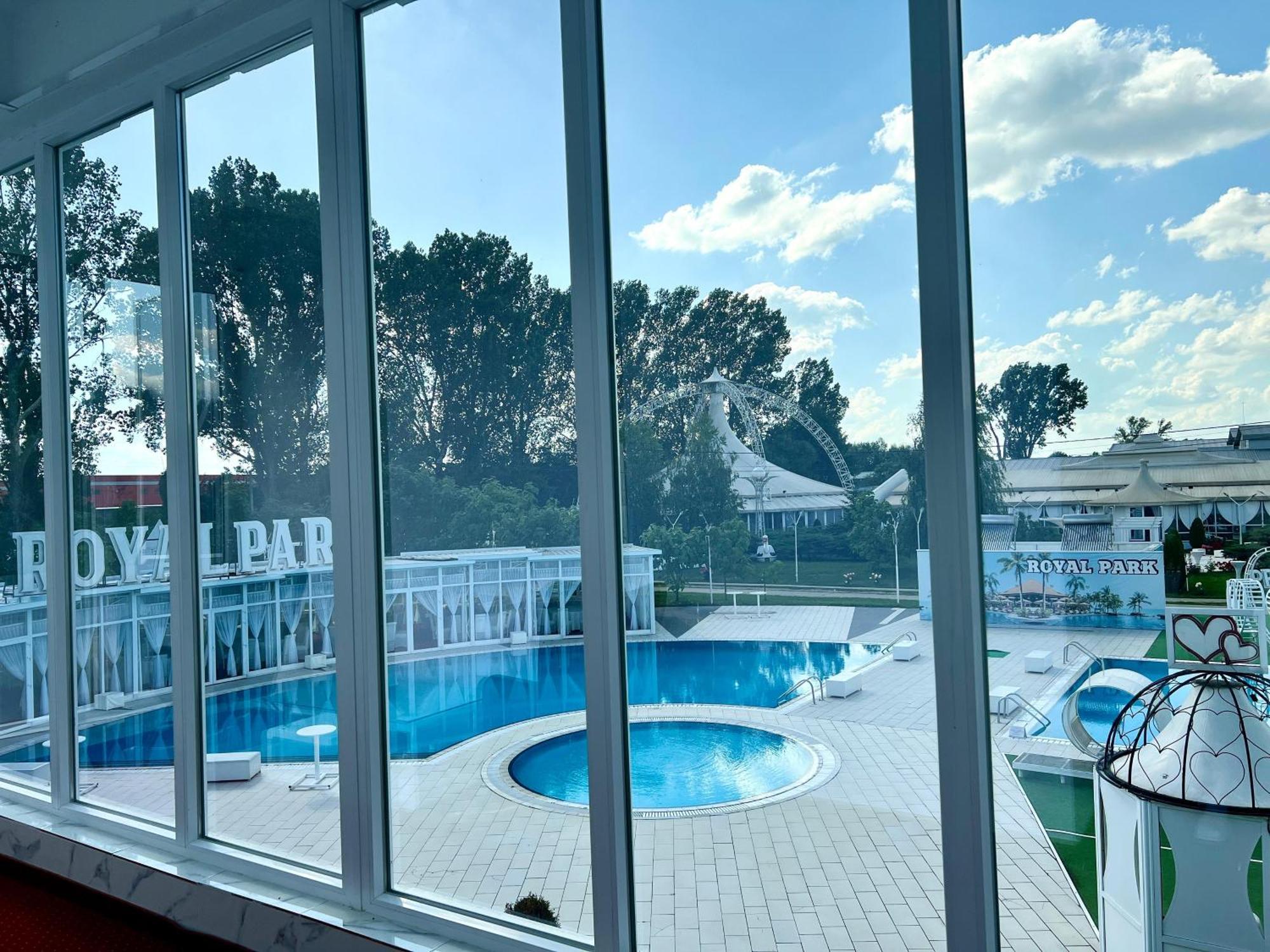 Royal Park Complex Otel Bascov Dış mekan fotoğraf