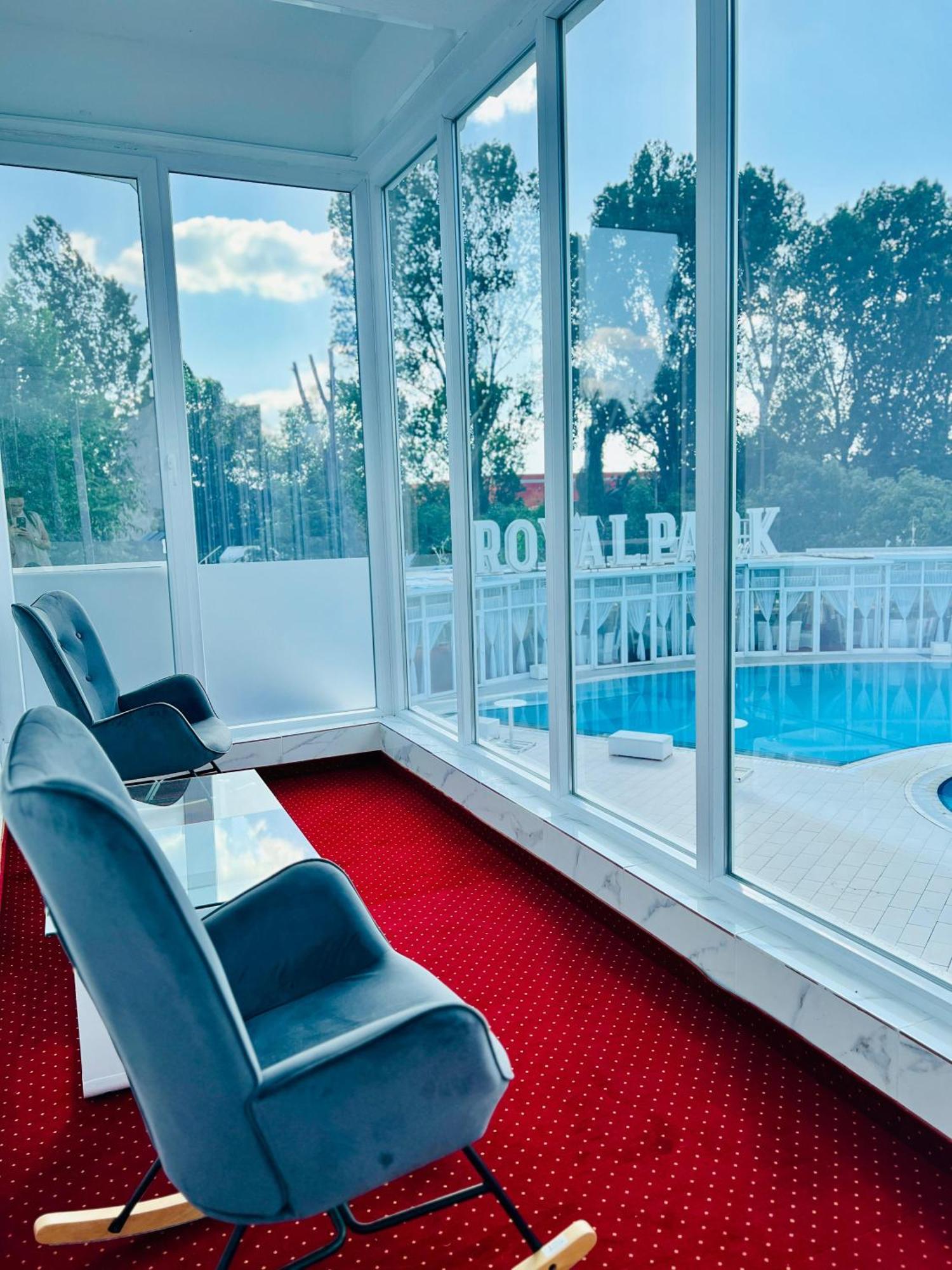 Royal Park Complex Otel Bascov Dış mekan fotoğraf