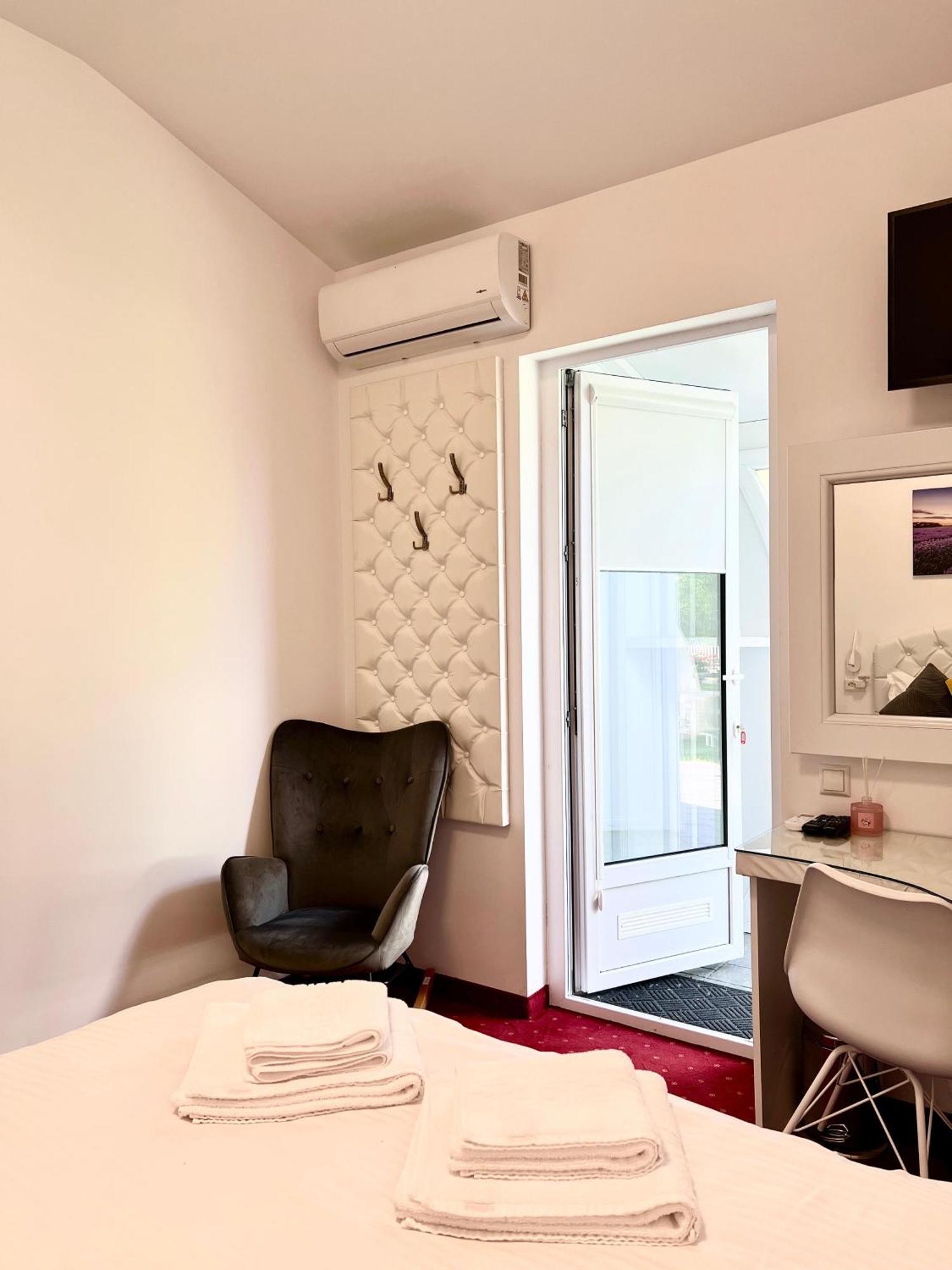 Royal Park Complex Otel Bascov Dış mekan fotoğraf