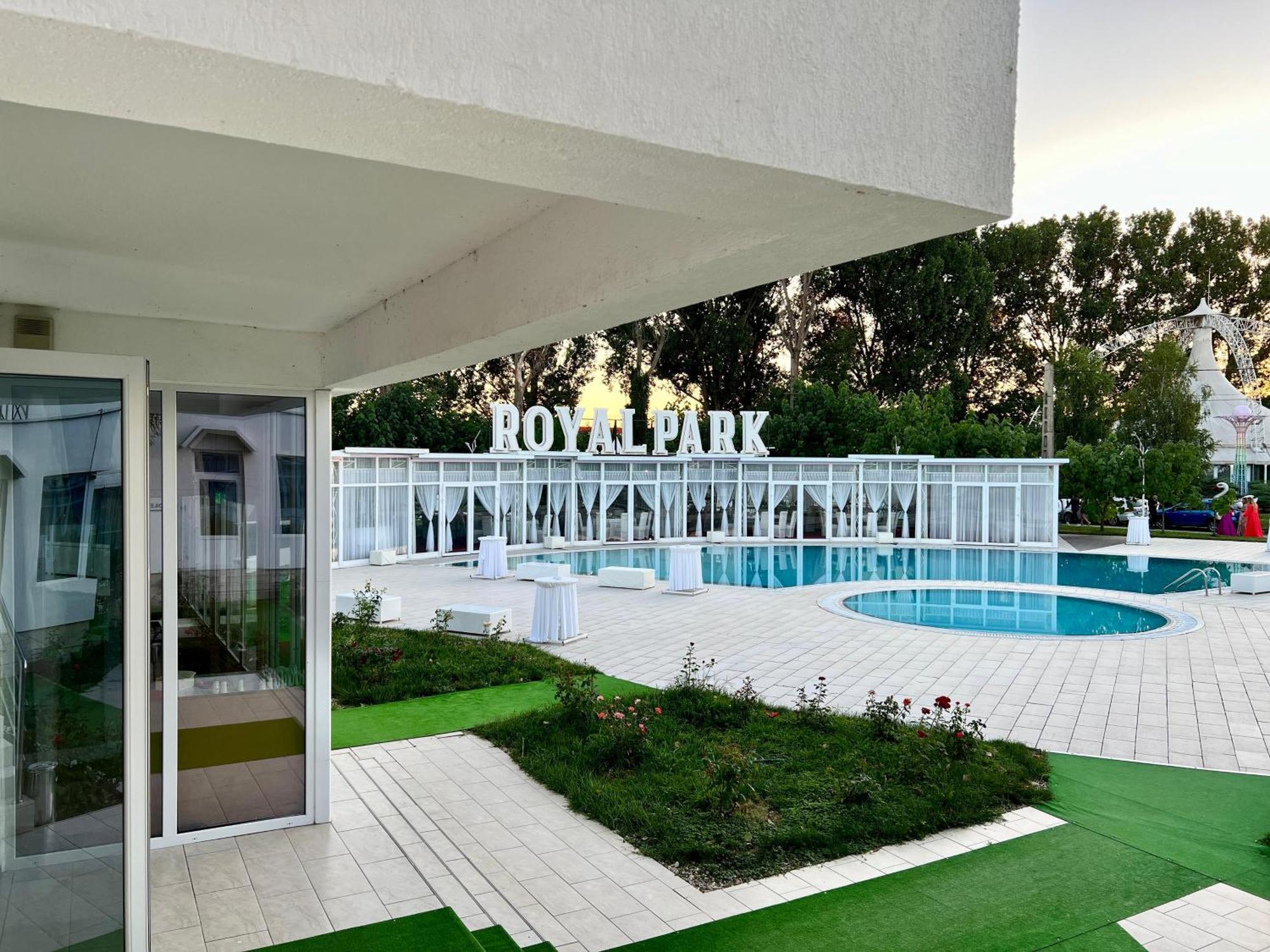 Royal Park Complex Otel Bascov Dış mekan fotoğraf