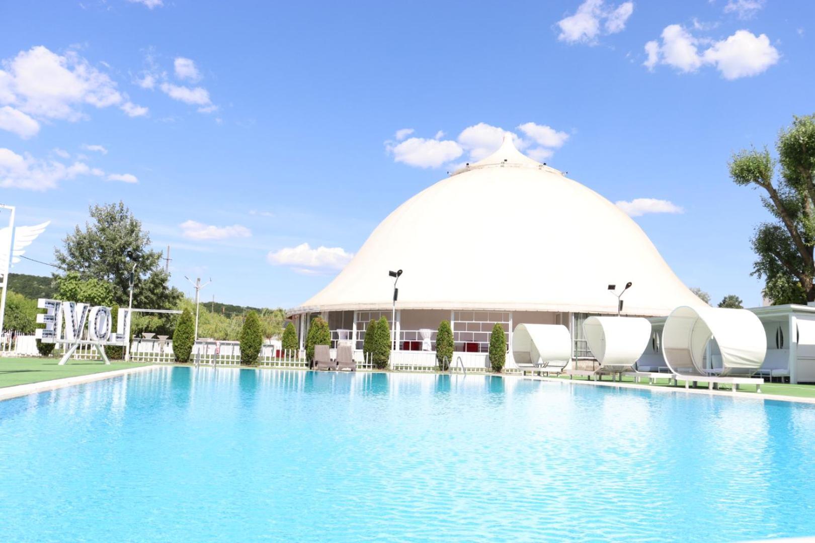 Royal Park Complex Otel Bascov Dış mekan fotoğraf