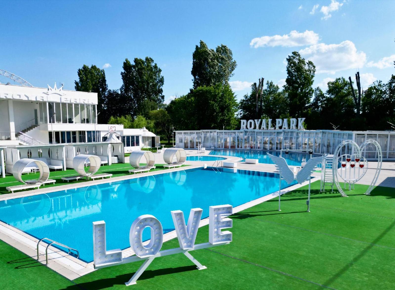 Royal Park Complex Otel Bascov Dış mekan fotoğraf